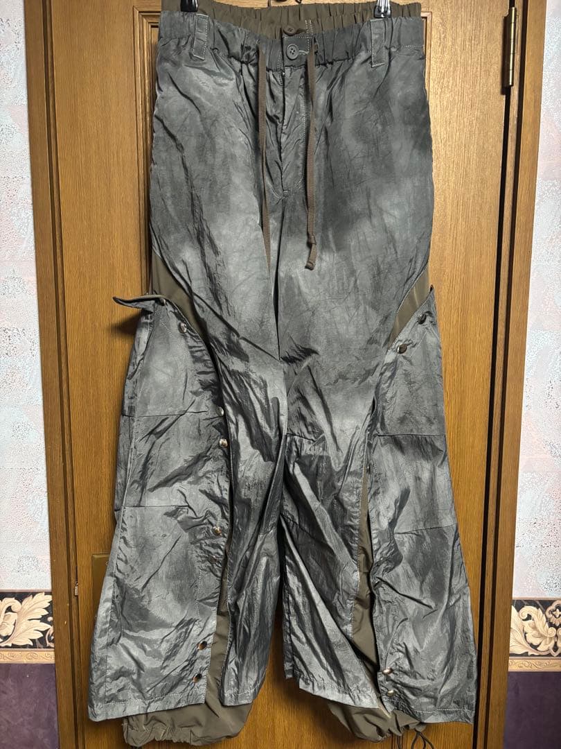 GRANCY　ボタンレイヤードデザインナイロンパンツ グレー