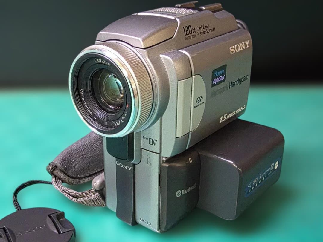 ビデオカメラ Sony Handycam DCR-PC120