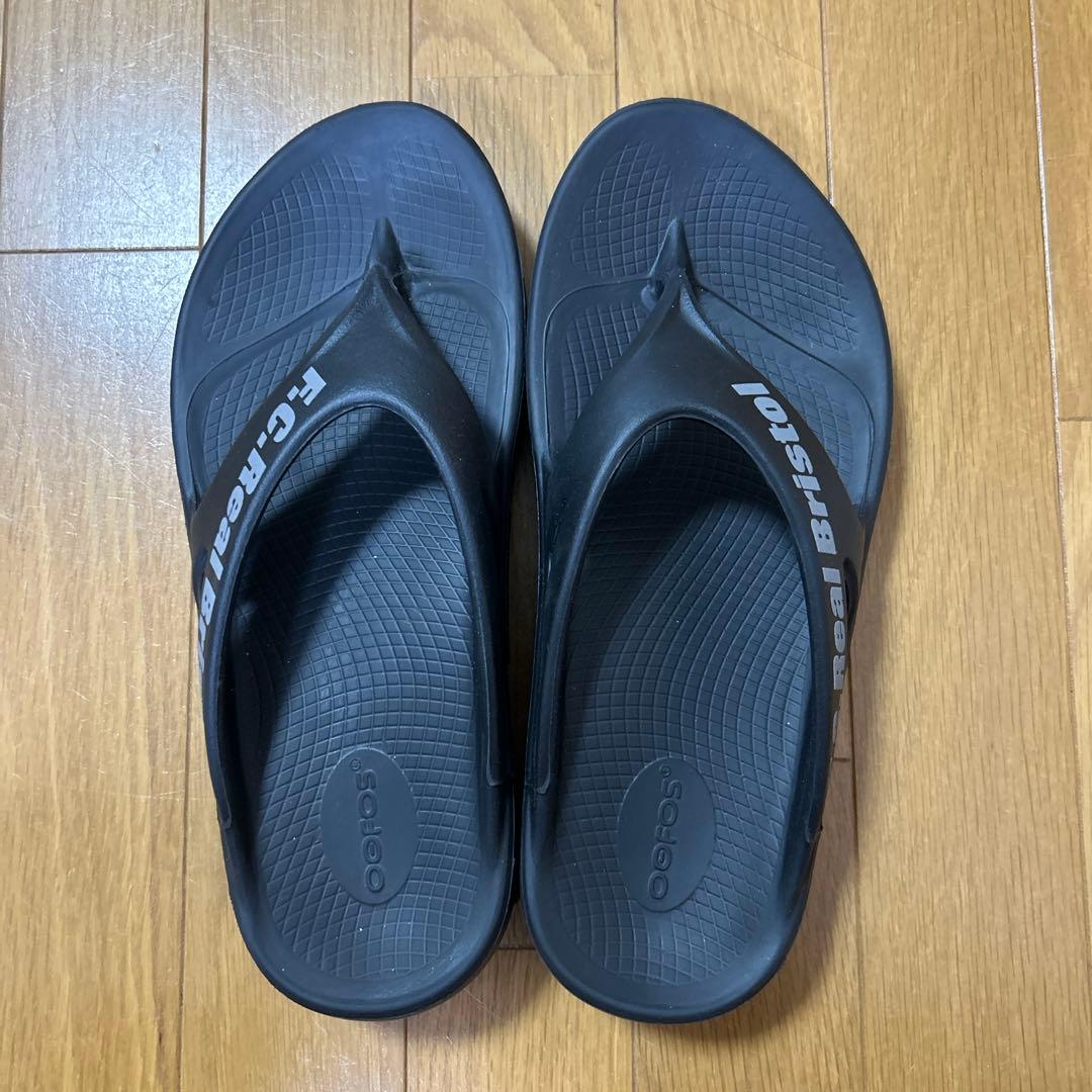 【トモ】OOFOS、F.C. Real Bristolサンダル