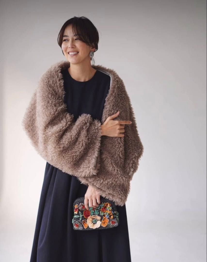 新品未使用　the9shop far wrap me グレージュ