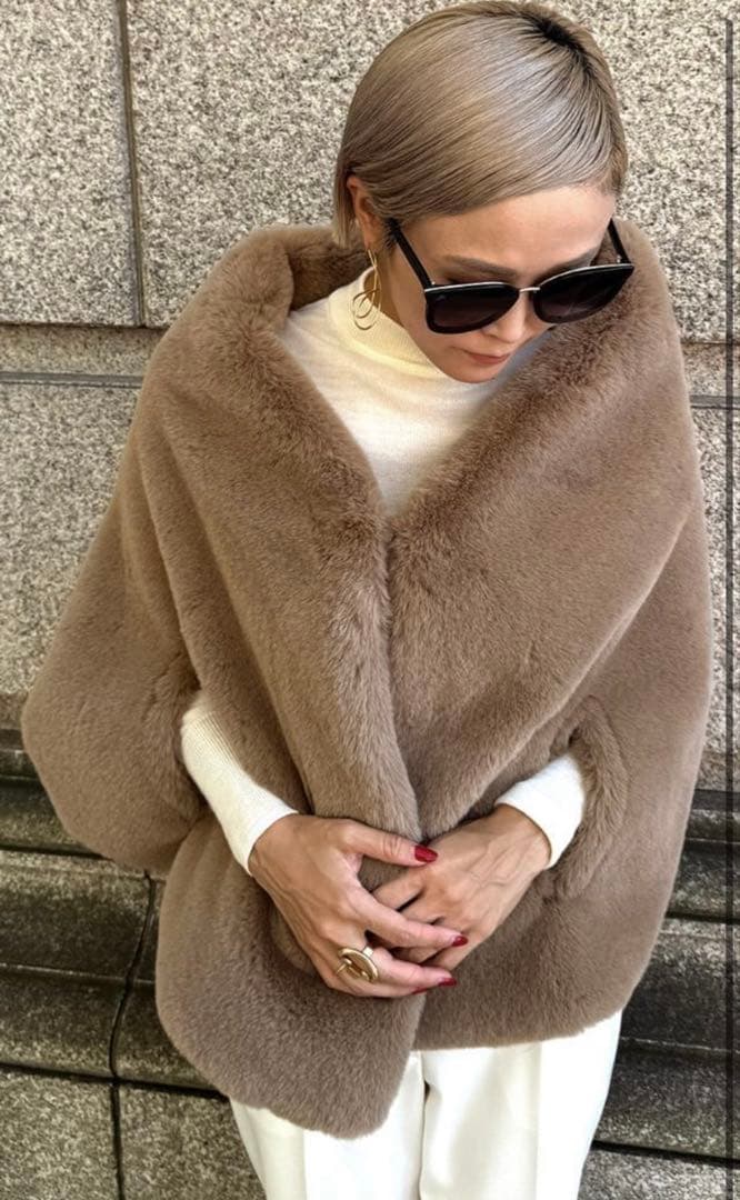 新品未使用タグ付JENNE リッチボリュームファーケープ