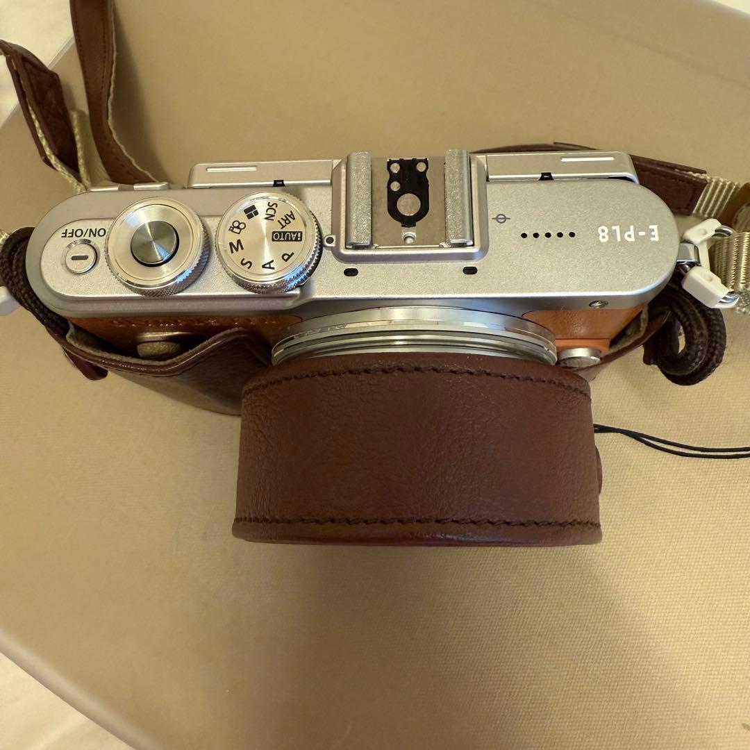 オリンパス　　pen e pl8 カバー　バッテリー　充電器　レンズ　カメラ