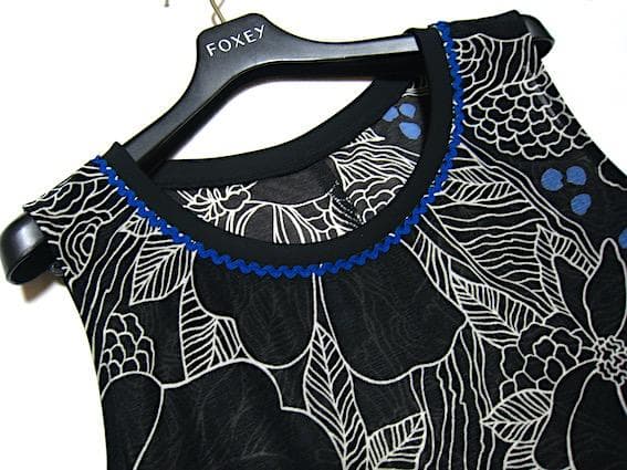 トクコプルミエヴォル☆美品！ボタニカルフラワー　ユラユラ揺れるフレアチュニック☆