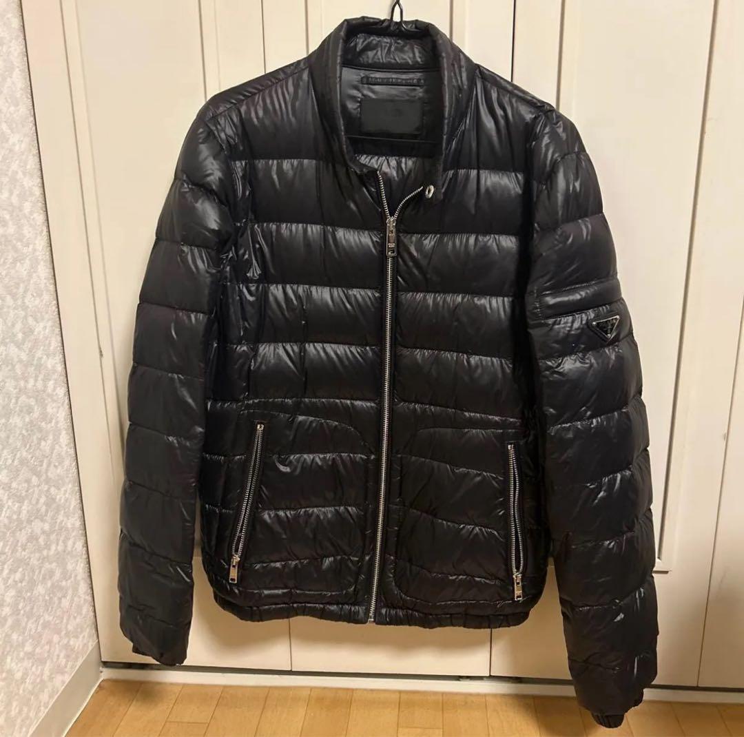 prada ライトダウンジャケット　44 cortis ジュフン着用