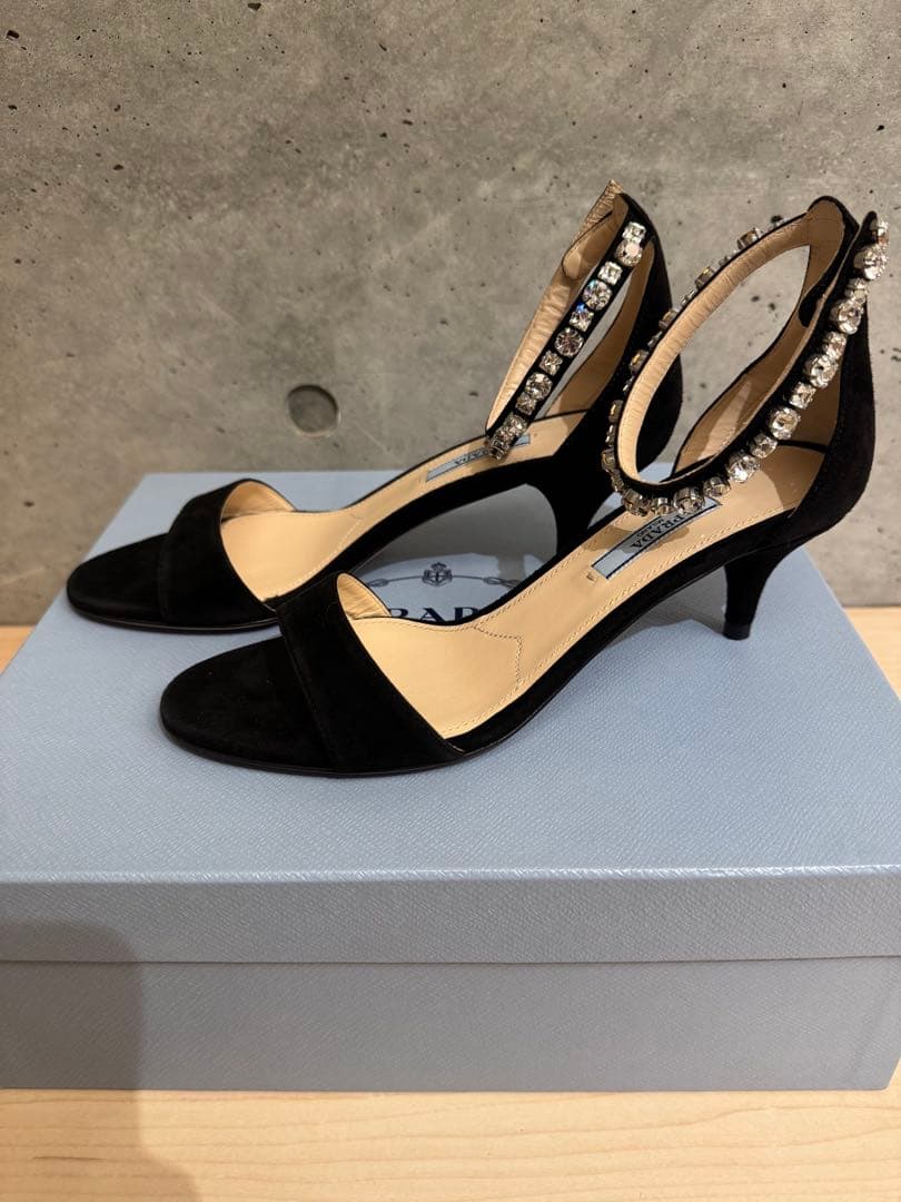 [[⭐︎きゃあこ⭐︎]]PRADA ブラック サンダル ビジュー付き