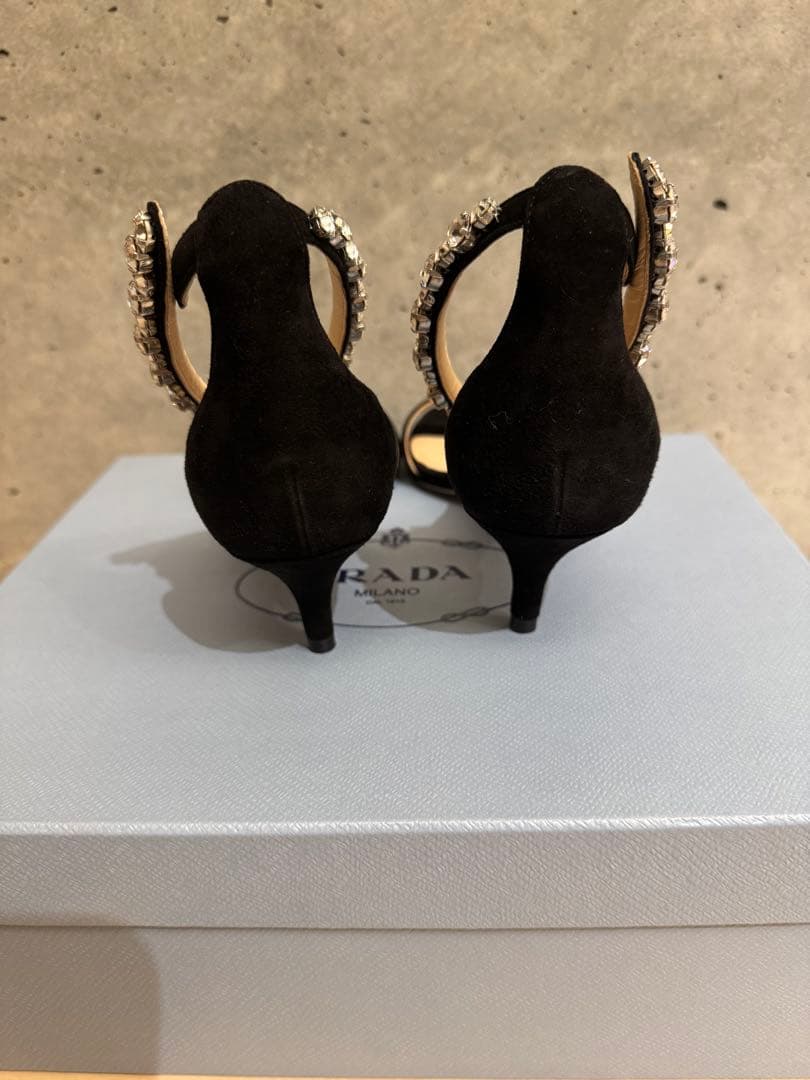 [[⭐︎きゃあこ⭐︎]]PRADA ブラック サンダル ビジュー付き