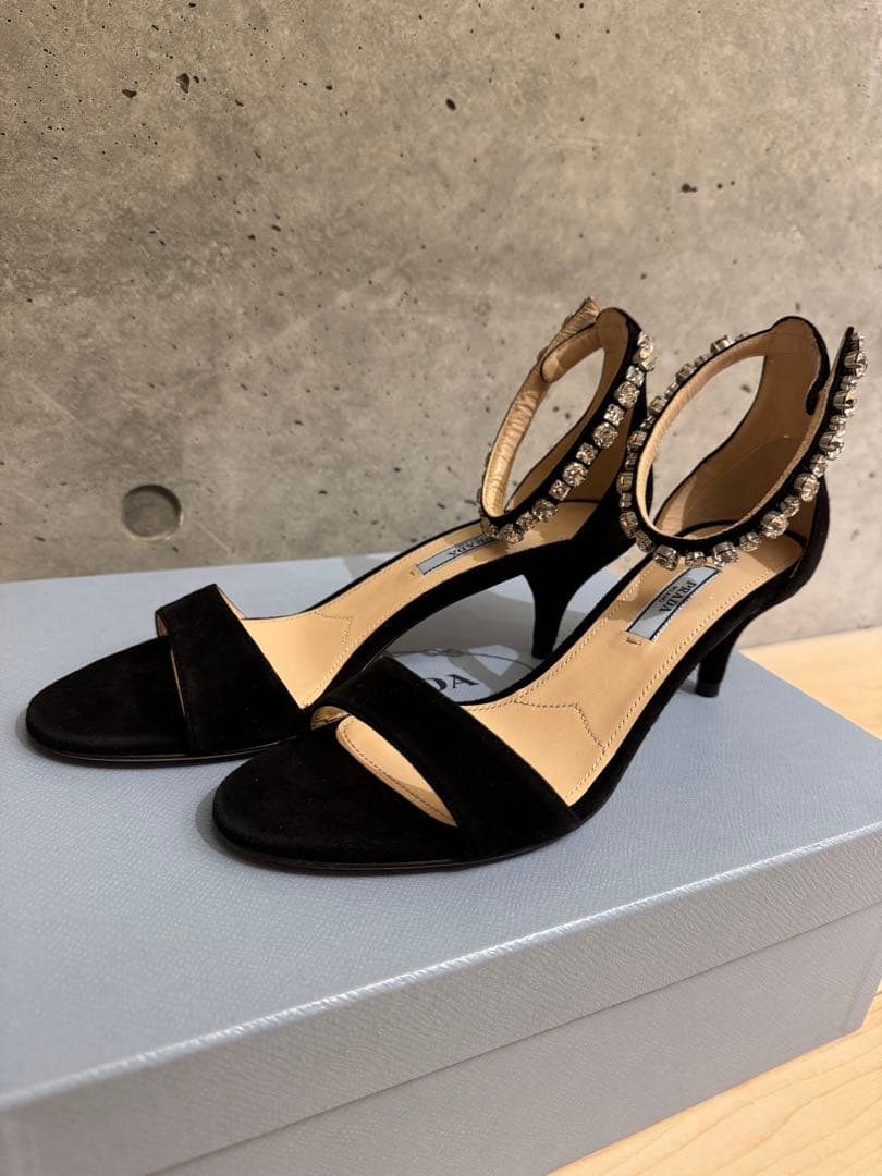[[⭐︎きゃあこ⭐︎]]PRADA ブラック サンダル ビジュー付き