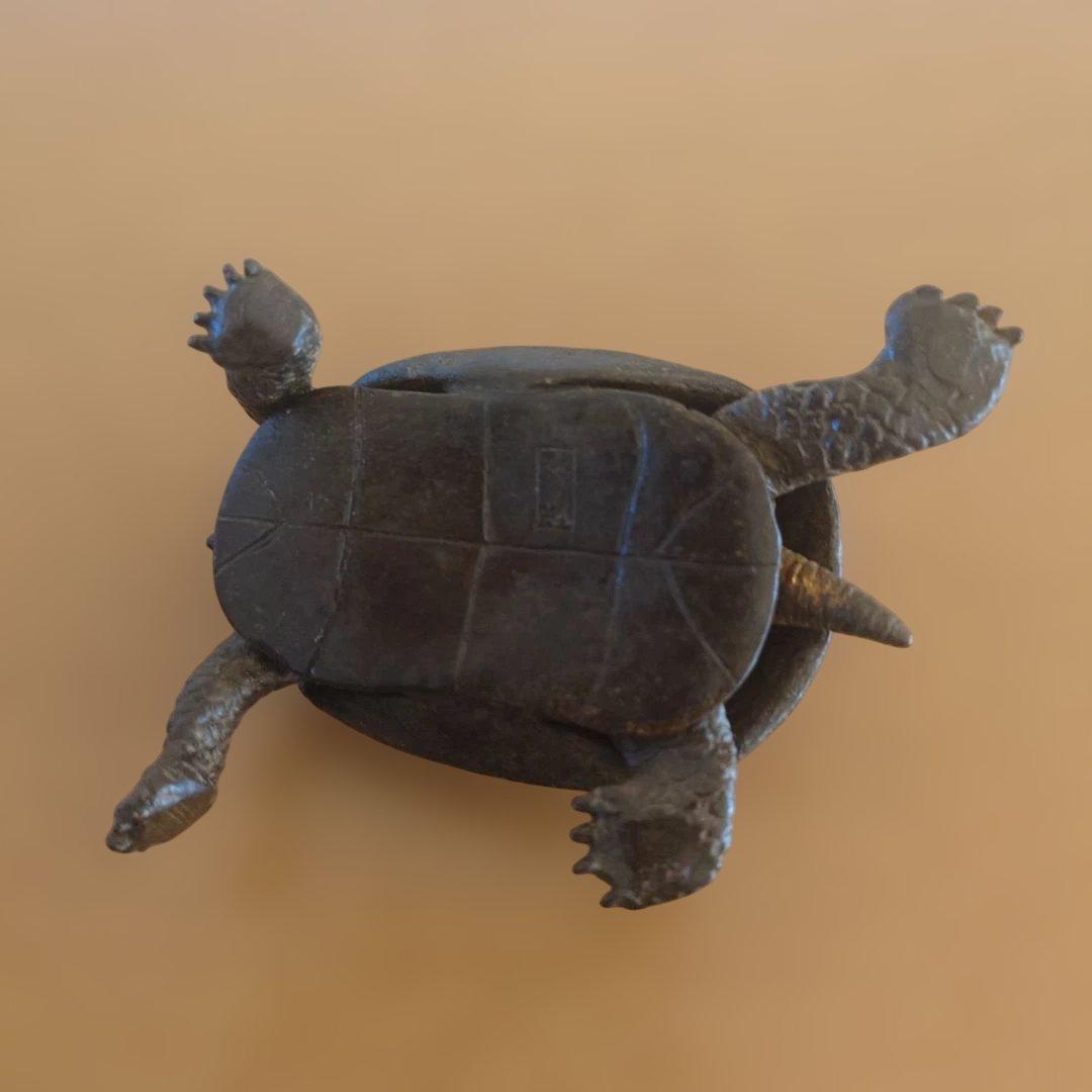 銅製　亀在　銘