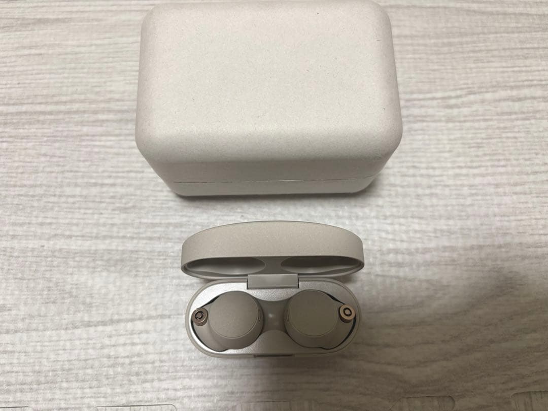 SONY WF-1000XM4 ワイヤレスイヤホン パッケージ 充電ケース付き