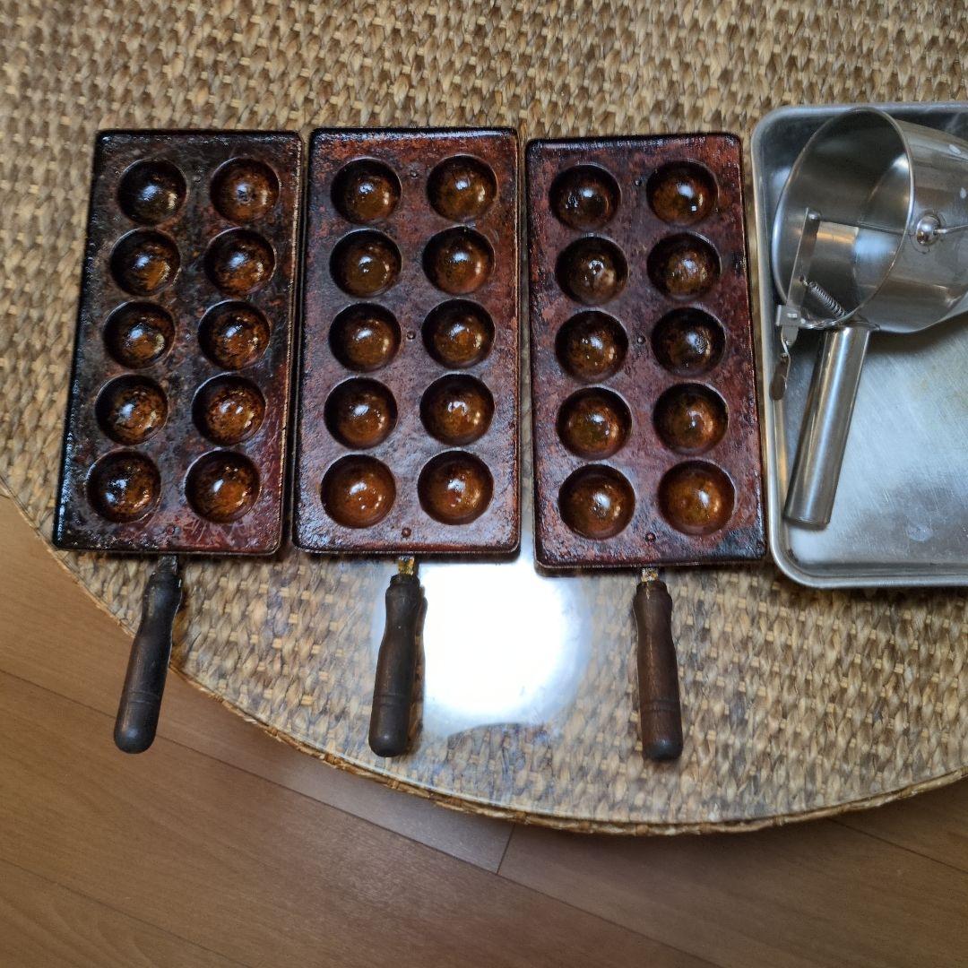 明石焼き大玉５センチ銅板3枚セットです、写真の物は付きます。