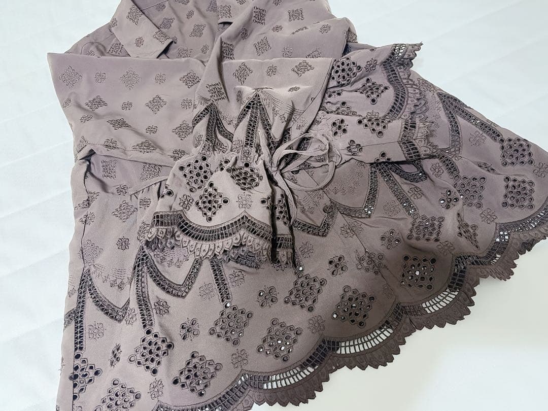 値下げ！エストラータ エンブロイダリーリボンスリーブブラウス cohina