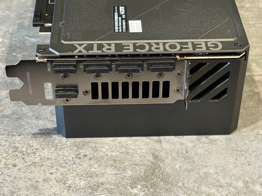 ASUS ROG ASTRAL GeForce RTX 5080 ROP欠けなし