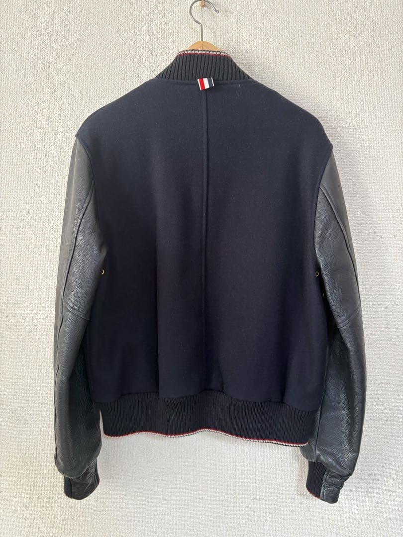 THOM BROWNE ネイビー スタジャン