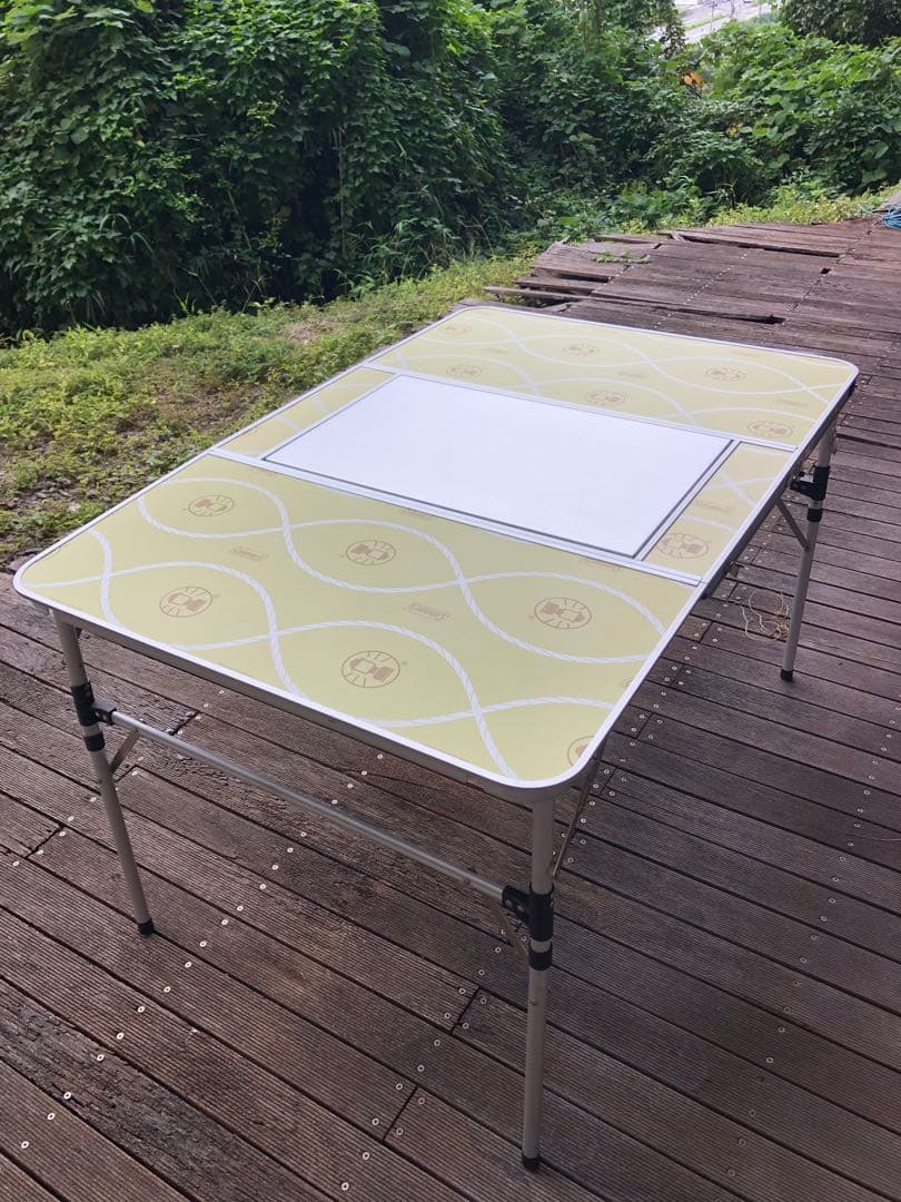 コールマン スリム三つ折りBBQテーブル 中央収納付き