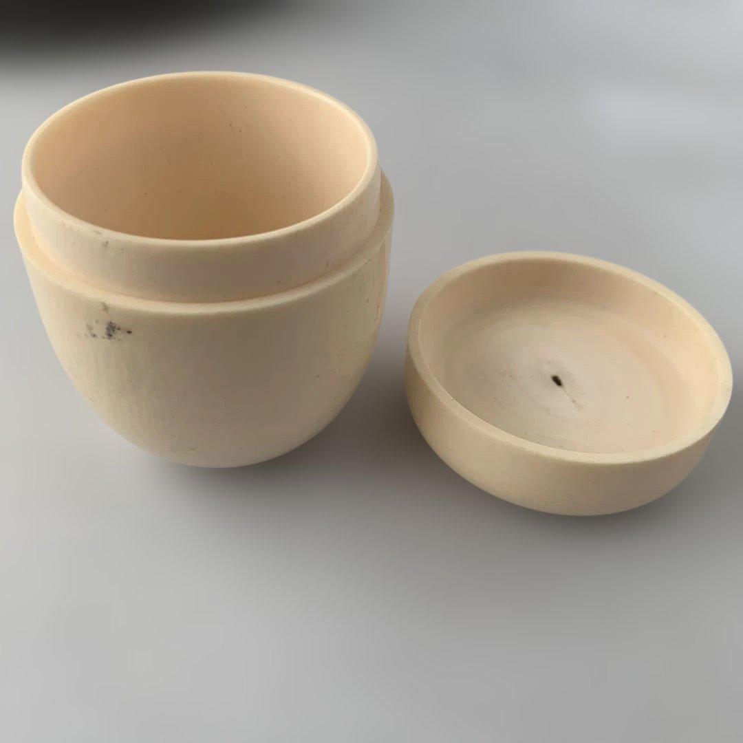 蓋付き保存容器　高さ7cm, 幅5.5cm