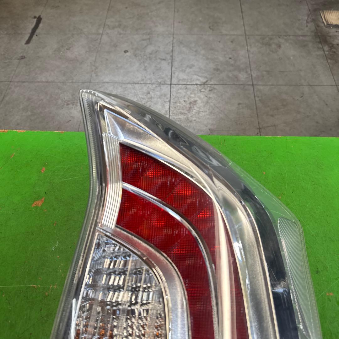 トヨタ　プリウス　30 後期　テールランプ　テールライト　左右セット　　中古品