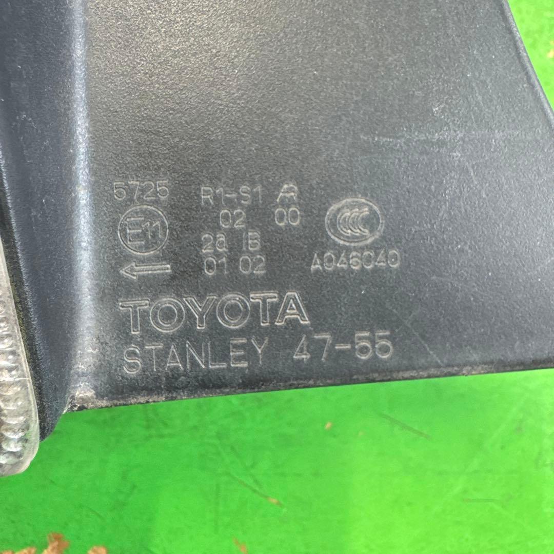 トヨタ　プリウス　30 後期　テールランプ　テールライト　左右セット　　中古品