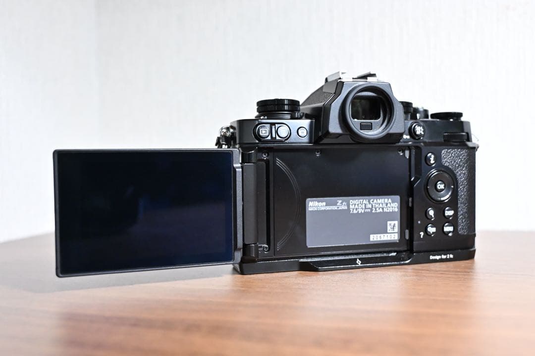 Nikon Zfcミラーレスカメラ + DXレンズ2本＋その他おまけ