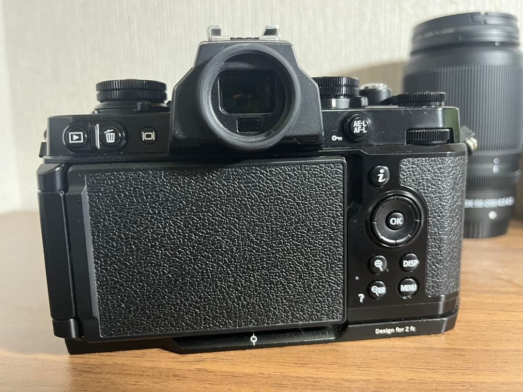 Nikon Zfcミラーレスカメラ + DXレンズ2本＋その他おまけ
