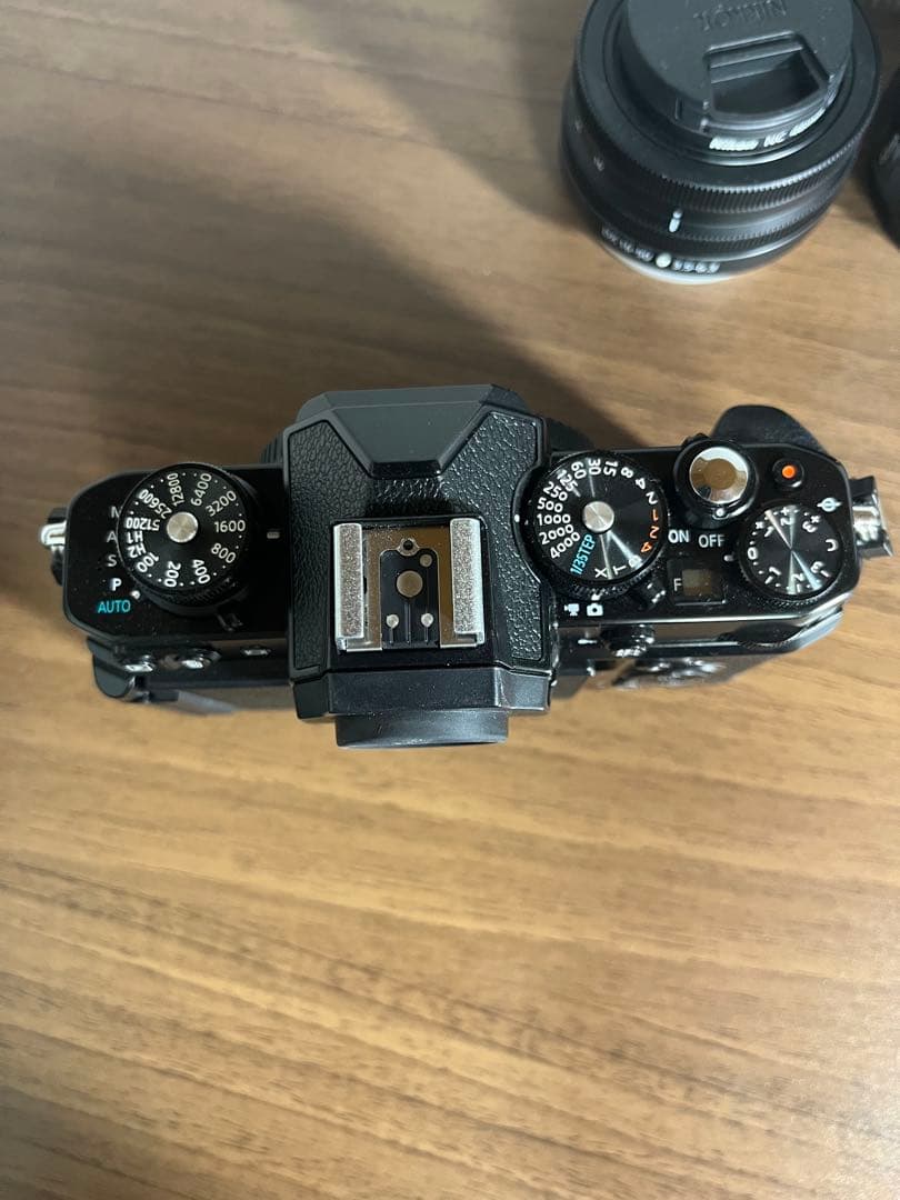 Nikon Zfcミラーレスカメラ + DXレンズ2本＋その他おまけ