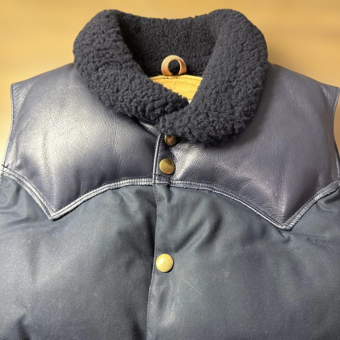 h*0様 ロッキーマウンテン　フェザーベッド レザーヨークダウンベスト ムートン