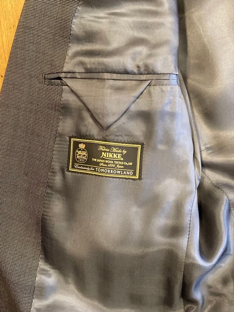 TOMORROWLAND新品スーツ
