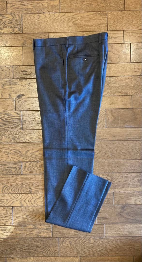 TOMORROWLAND新品スーツ