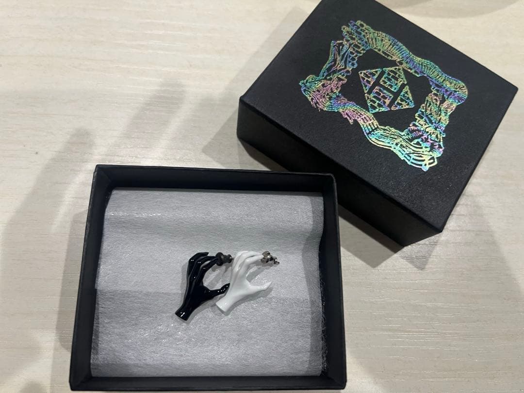 ha|za|ma 惹きずり込まれる運命のピアス black /White セット