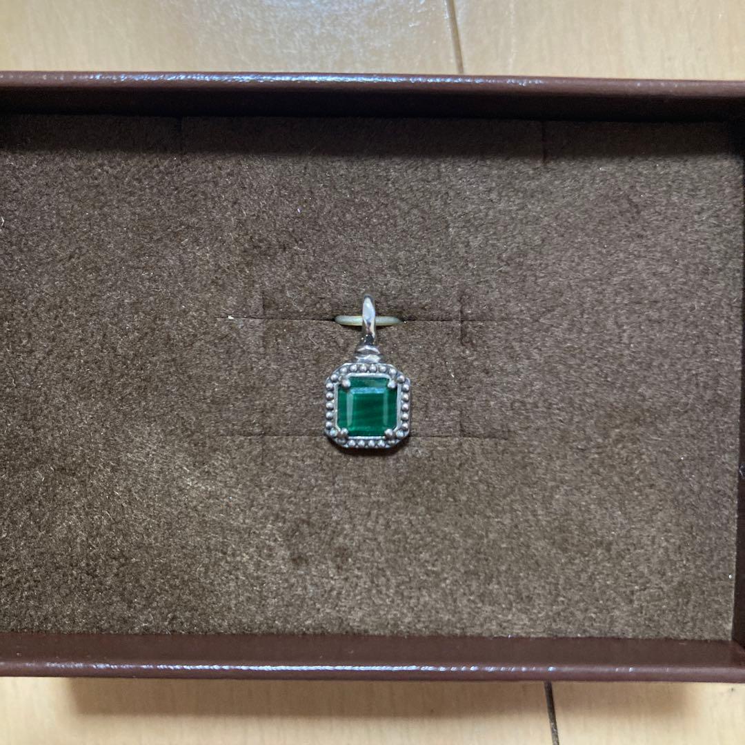 エメラルドカット グリーンストーン SV925 ペンダント