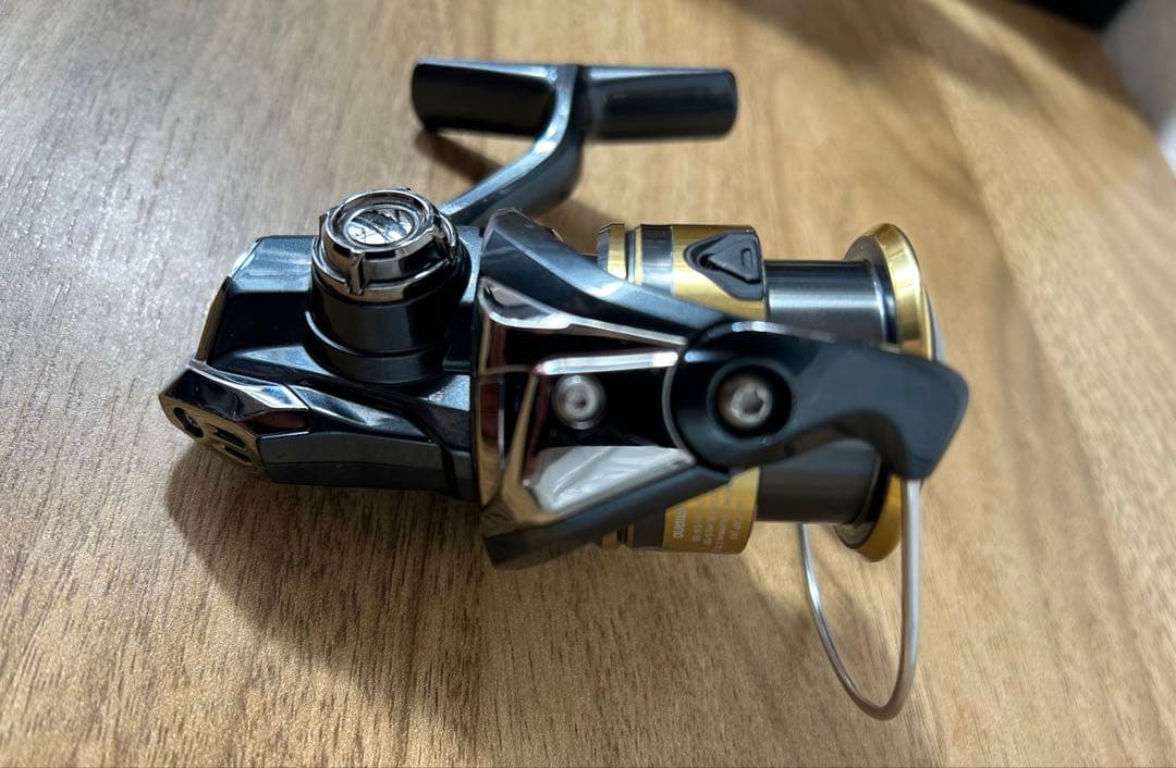 シマノ25アルテグラC2500SHG ゴメクサスハンドルノブ　純正ハンドルノブ付