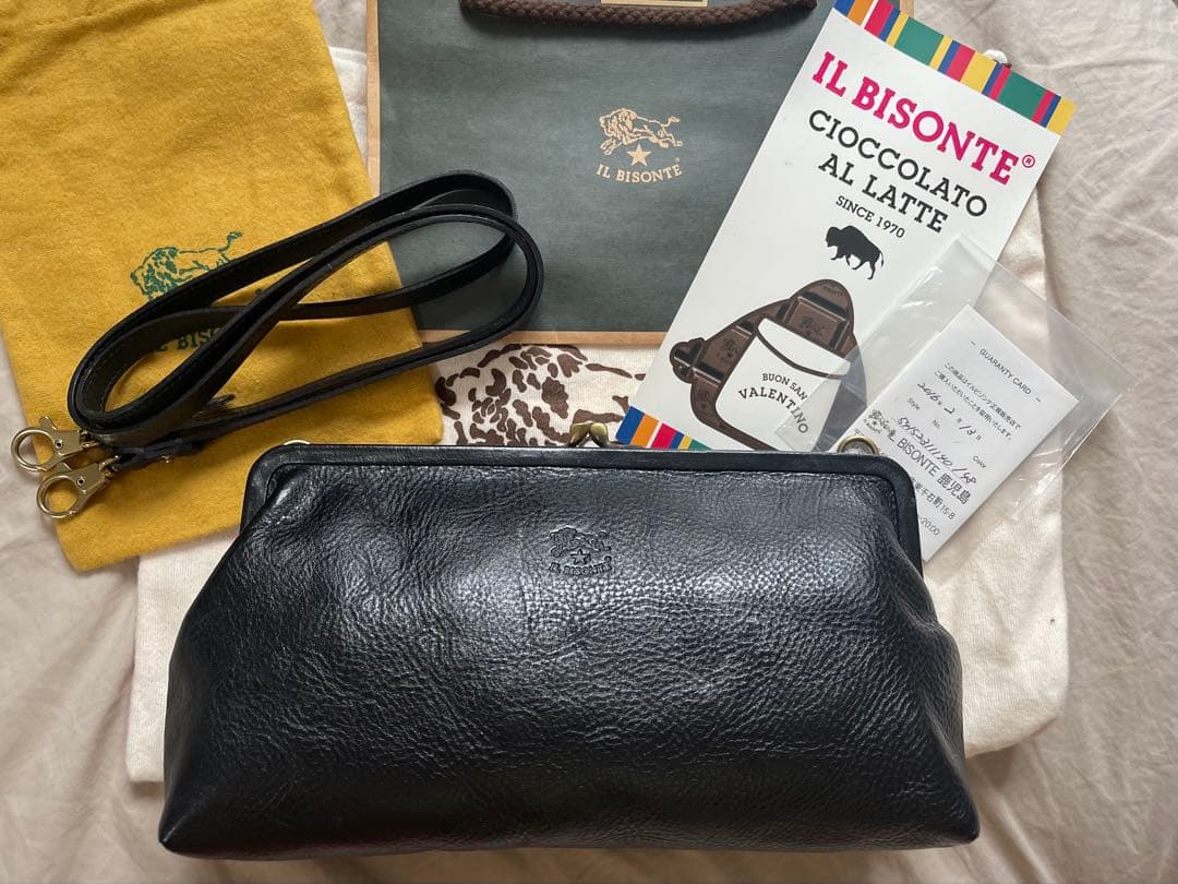 IL BISONTE ブラックレザー　クラッチバッグ　がま口