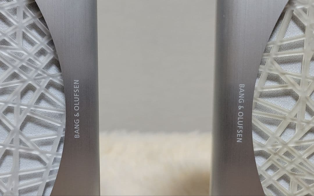 Bang&Olufsen Beolab 17（デスクスタンド付き）