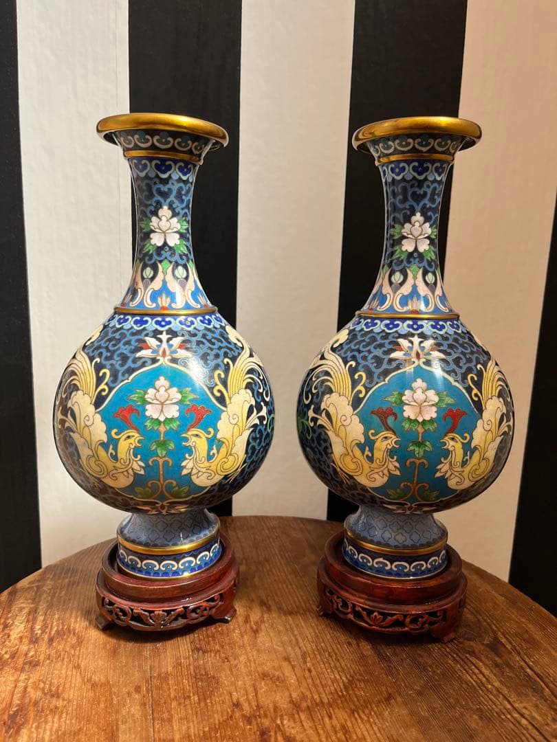 中国七宝焼　花瓶　一対　アンティーク　骨董品　孔雀　台座付き　大ぶり