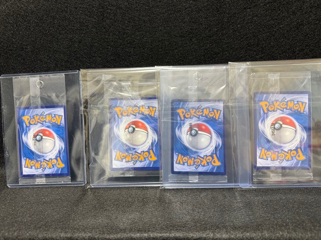 バティックシャツのピカチュウ　4種コンプ インドネシア限定プロモ　ポケモンカード