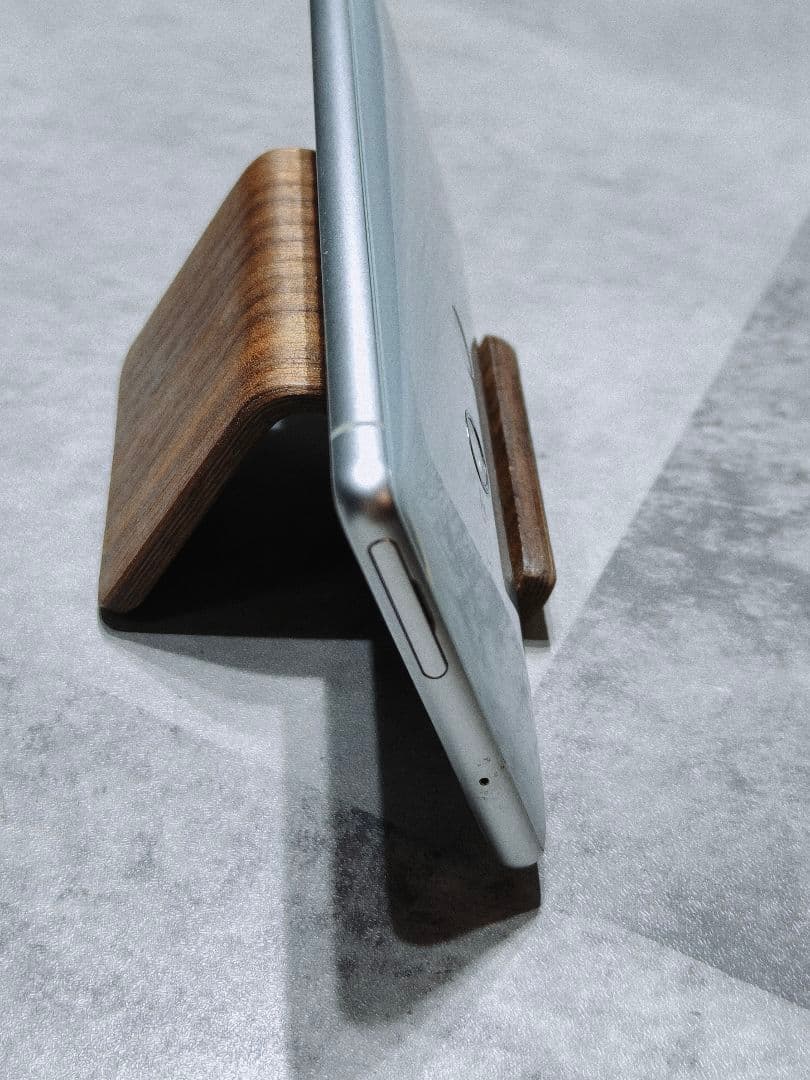 美品 Xperia XZ2 702SO SIMフリー スマホ