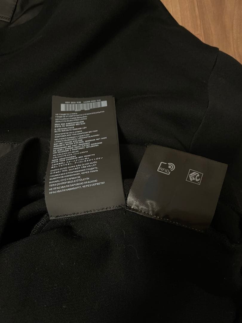 プラダ　スウェット　三角ロゴ　Re-Nylon PRADA トレーナー　ニット