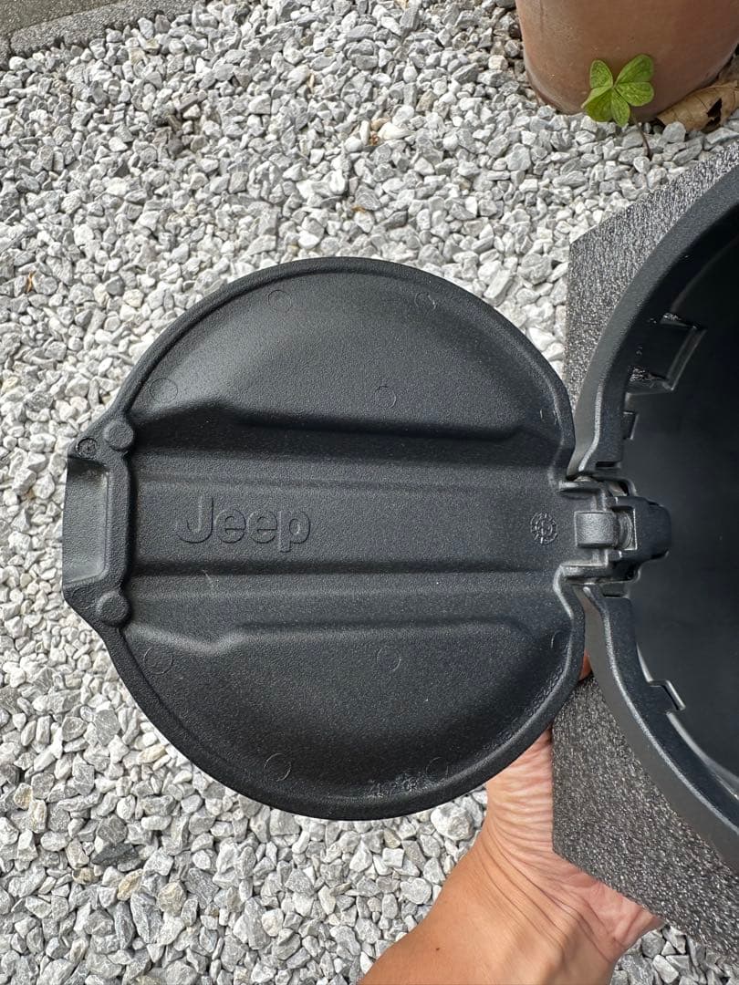ジープ　jlラングラー　MOPAR FUEL FILL フューエルカバー