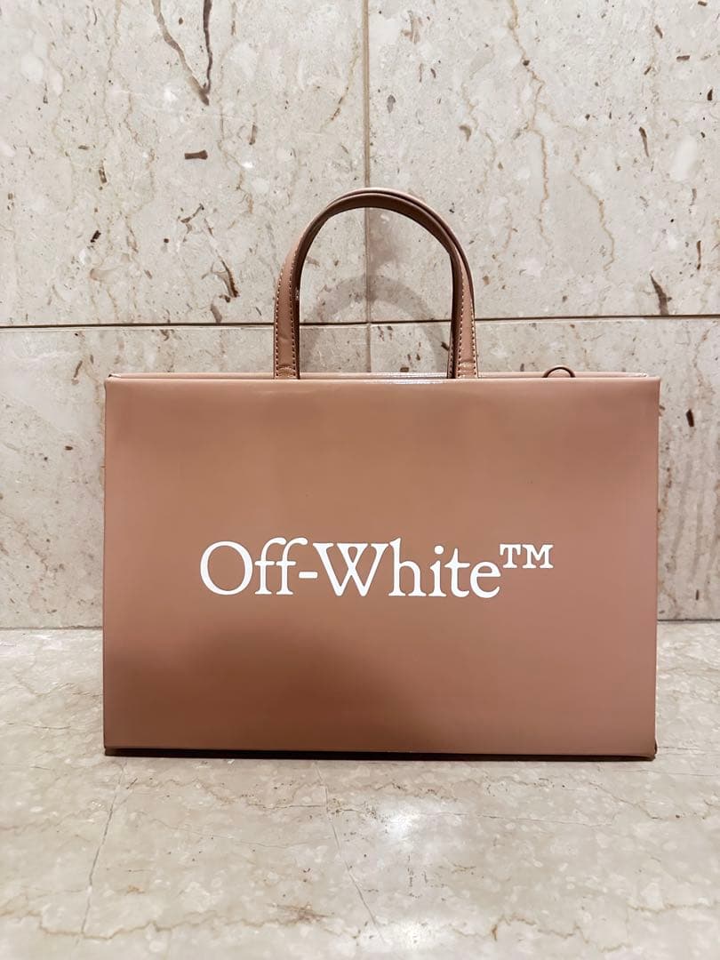 あ*ず様 超美品　希少　Off-White オフホワイト　エナメル 2wayトー