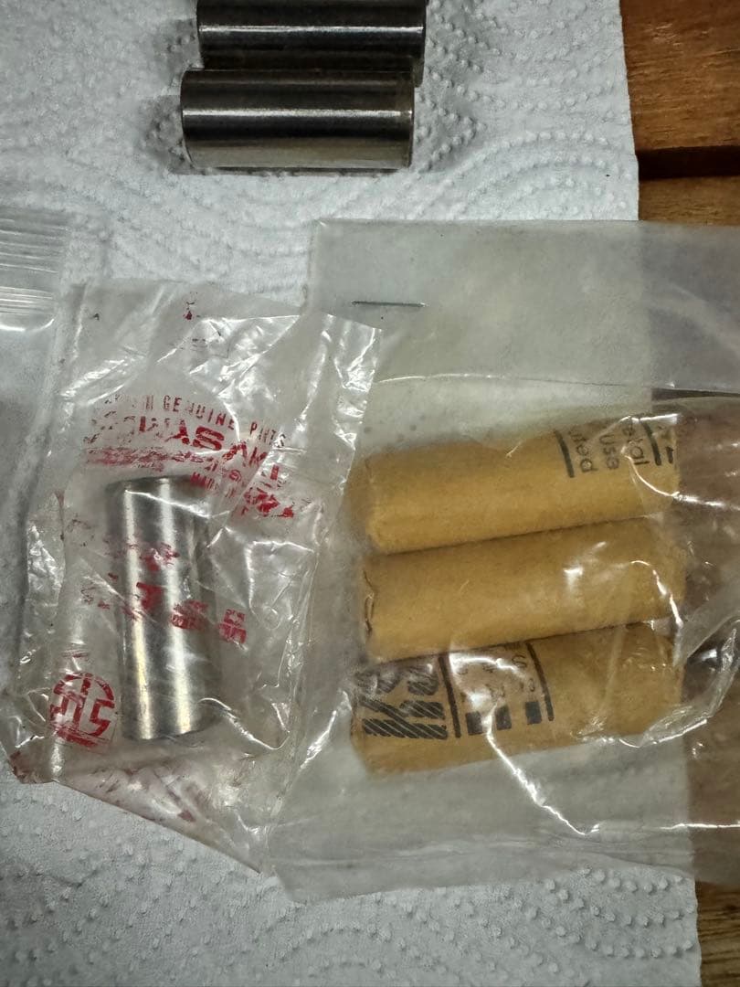 純正ニードルベアリング　ピストンピン　kh250 kh400 250ss