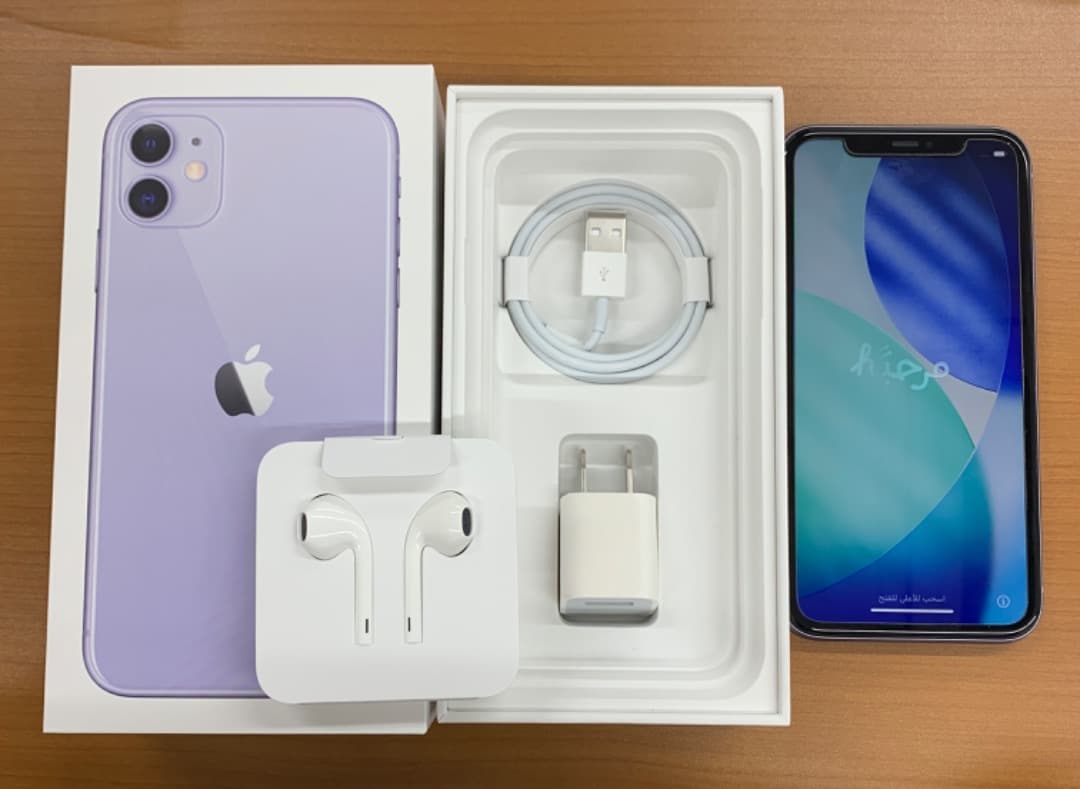 g*5様 動作確認済 箱付き iPhone 11 64GB ID SE8A