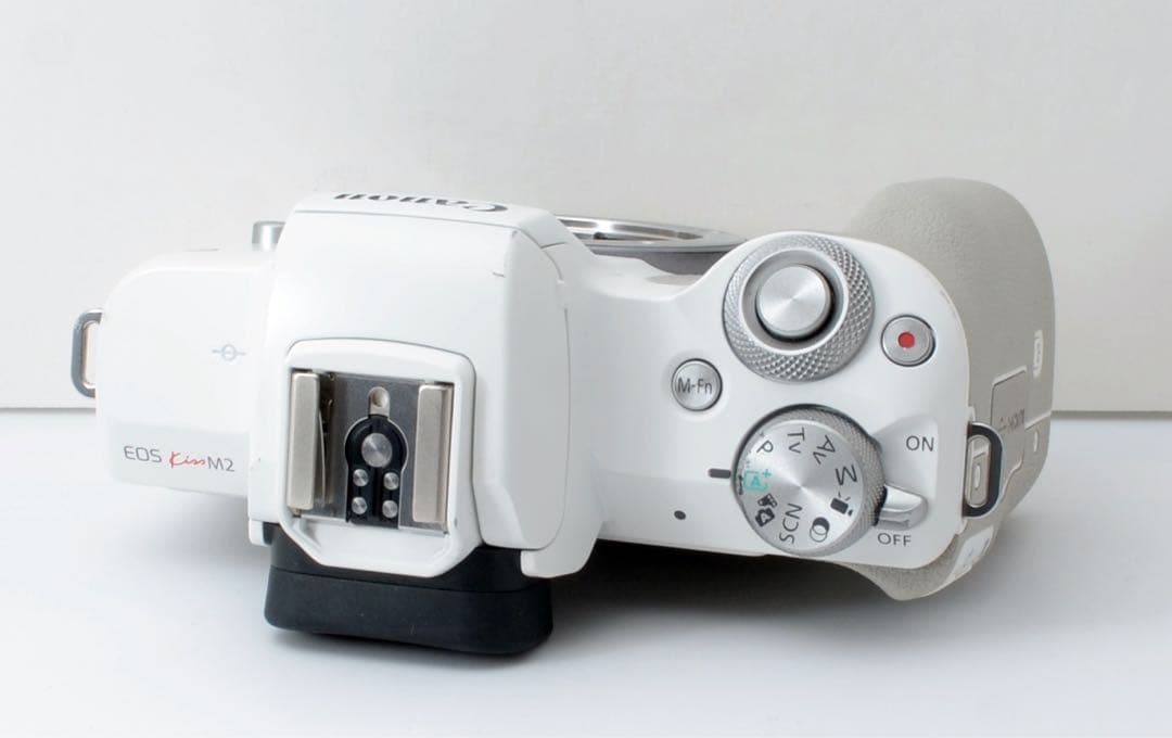 専用★Canon EOS kiss M2★Wi-Fi内蔵●人気ミラーレス●バック