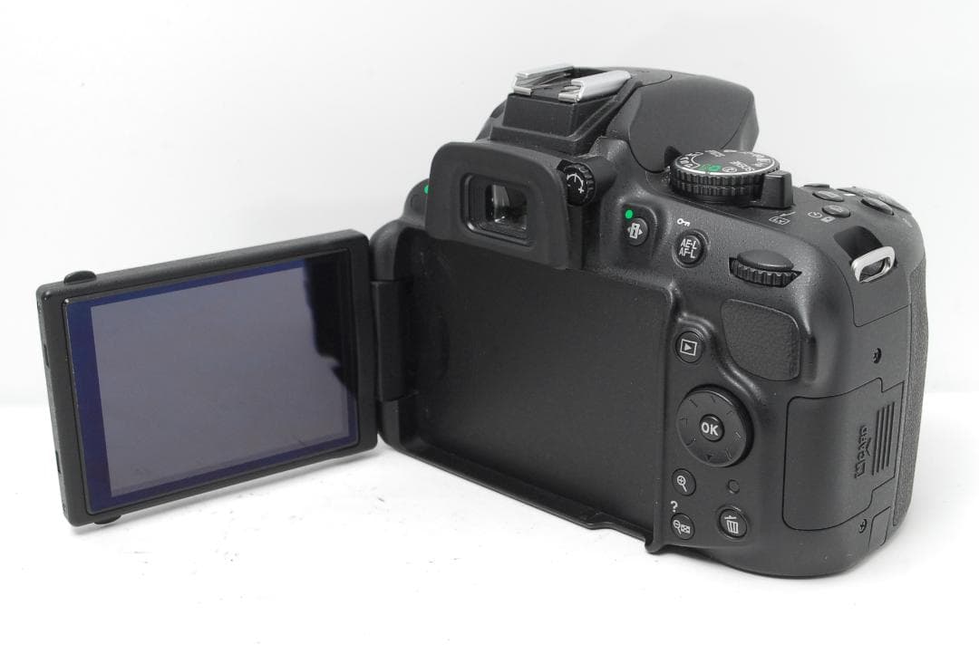 ◆新品級ショット数◆Nikon D5200　スマホ転送　お得なダブルレンズセット