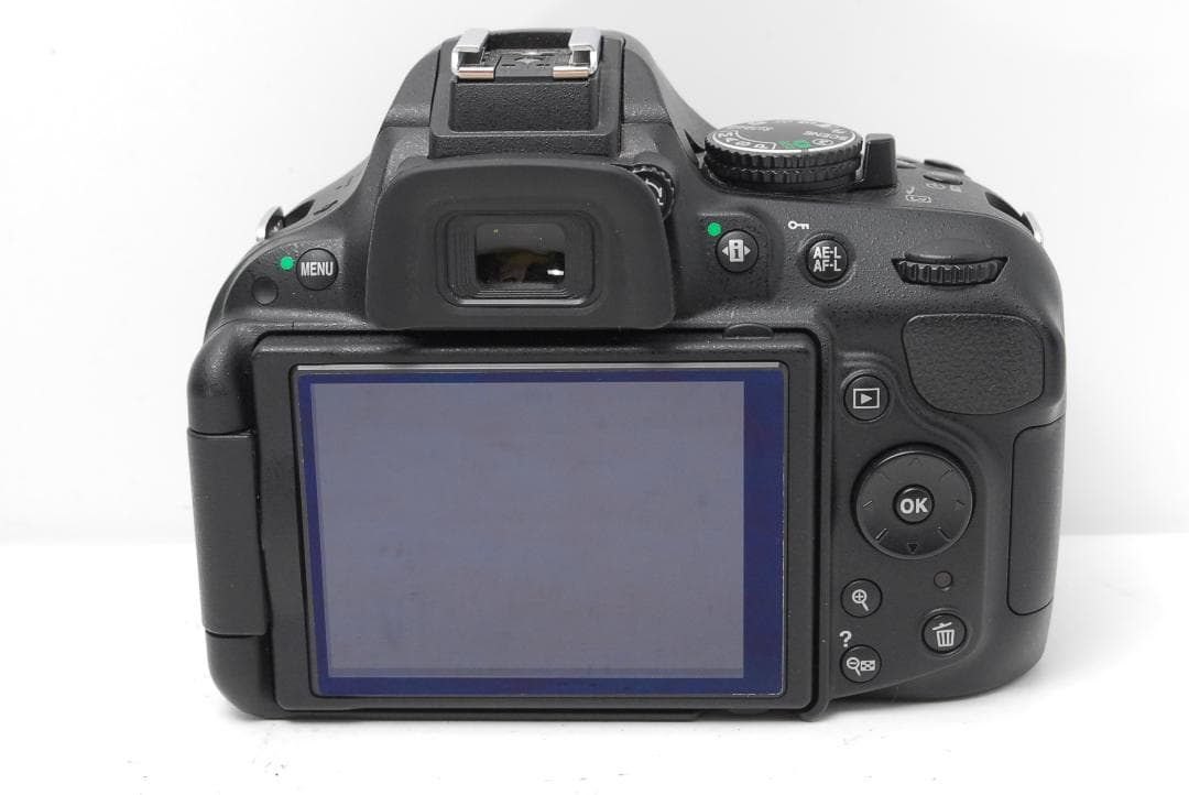 ◆新品級ショット数◆Nikon D5200　スマホ転送　お得なダブルレンズセット