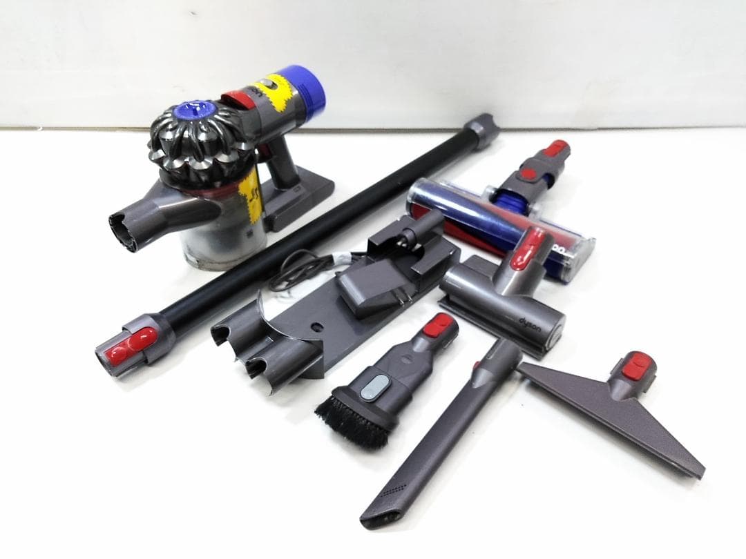 ダイソン V8 コードレスクリーナー サイクロン掃除機 SV10 △