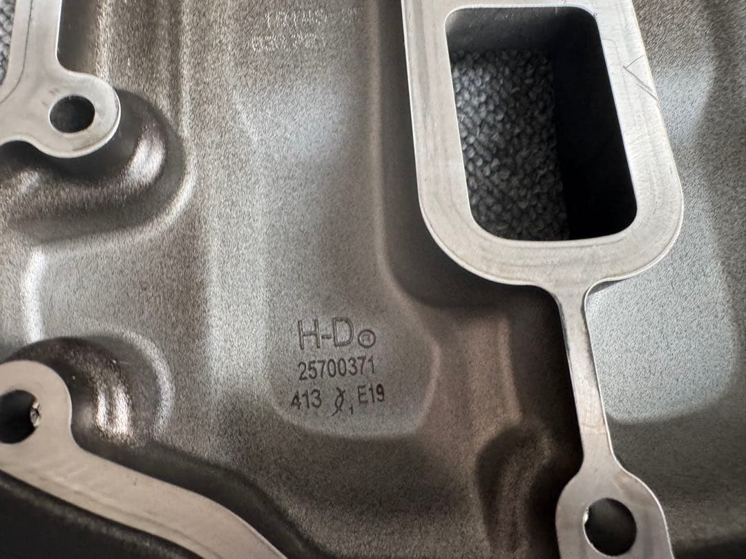 純正 ハーレー M８ ミルウォーキー　ロッカーカバー　黒