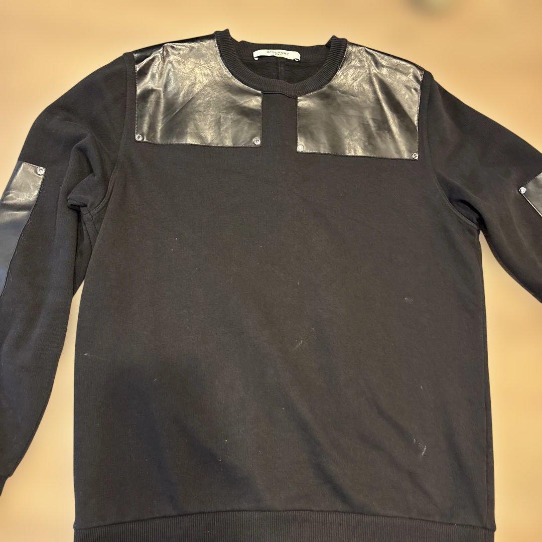 GIVENCHY ブラック スウェット レザー肩パッチ