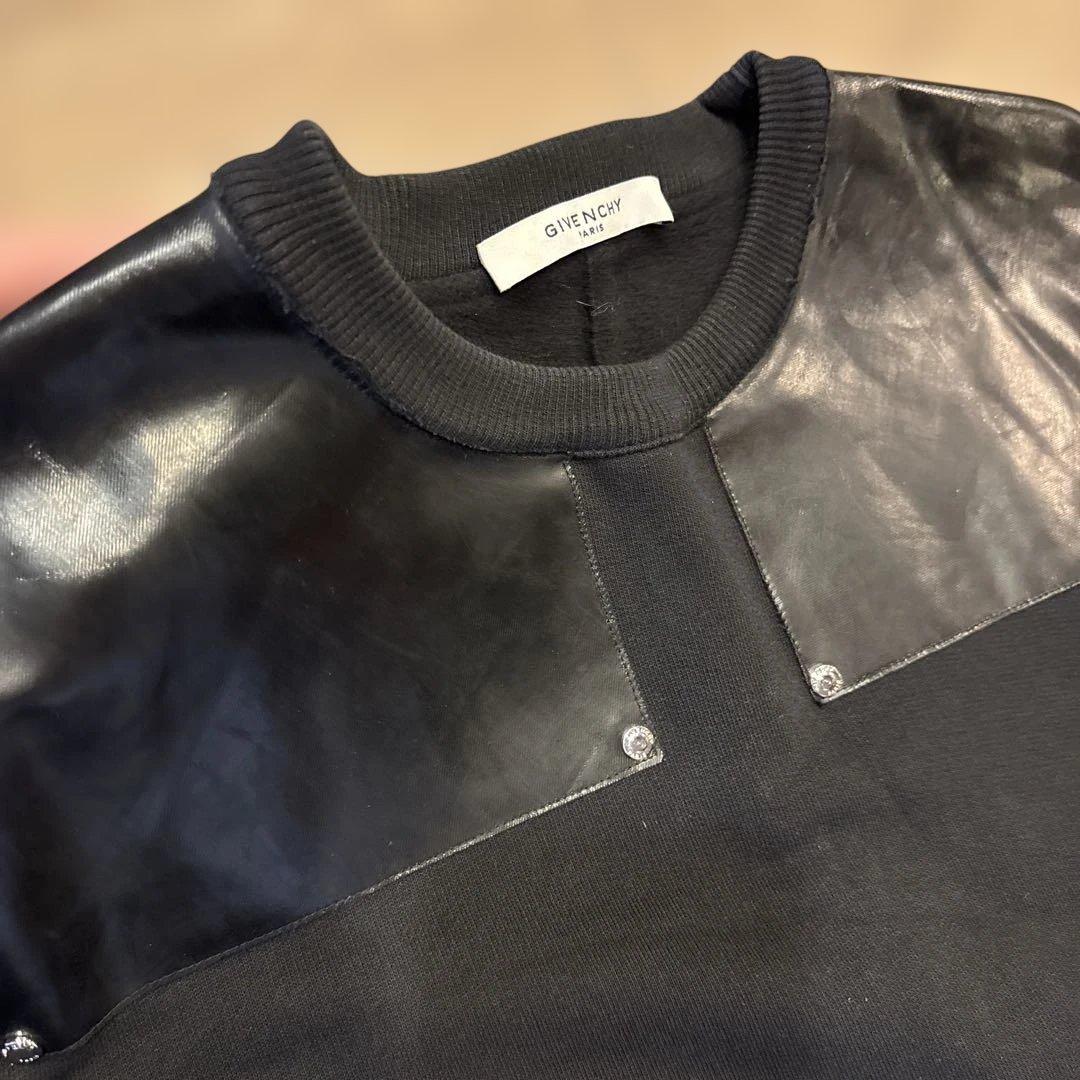 GIVENCHY ブラック スウェット レザー肩パッチ