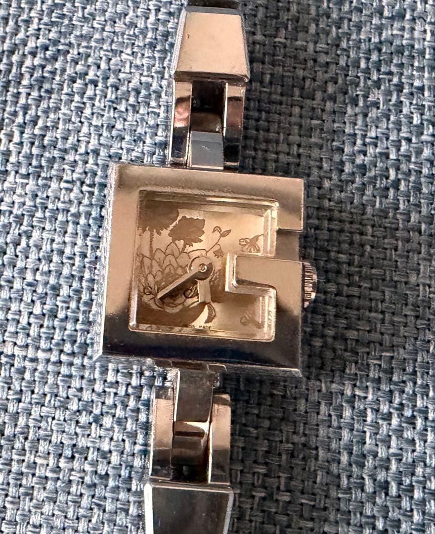 GUCCI シルバー スクエアフェイス 時計