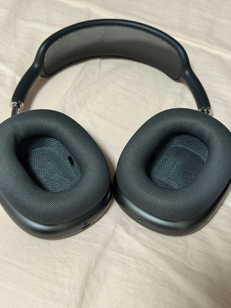 Air pods MAXブラックケース付き