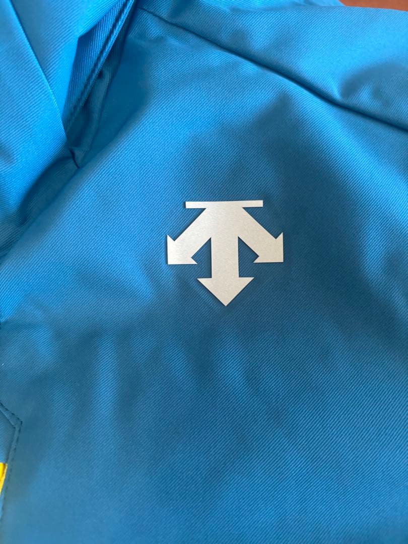 【送料無料、新品】DESCENTE 23-24モデル　スキーウェア 上下セット